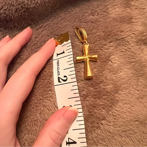 VINTAGE Large Chunky Gold-Toned Religious Christian Cross Necklace Pendant - Picture 7 of 7